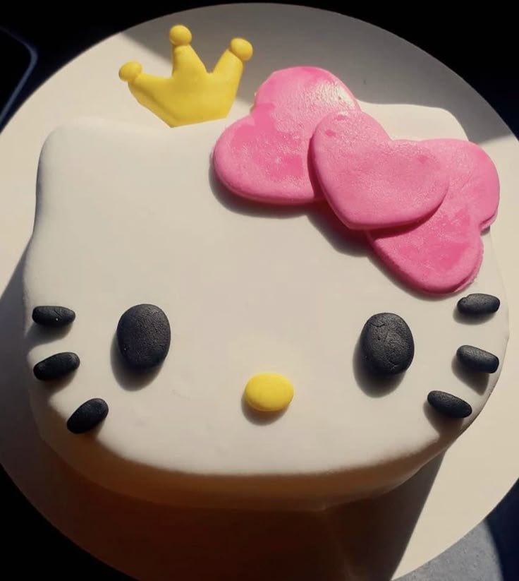 Hello Kitty Fondant Cake 1kg | Cute Birthday Celebration Cake