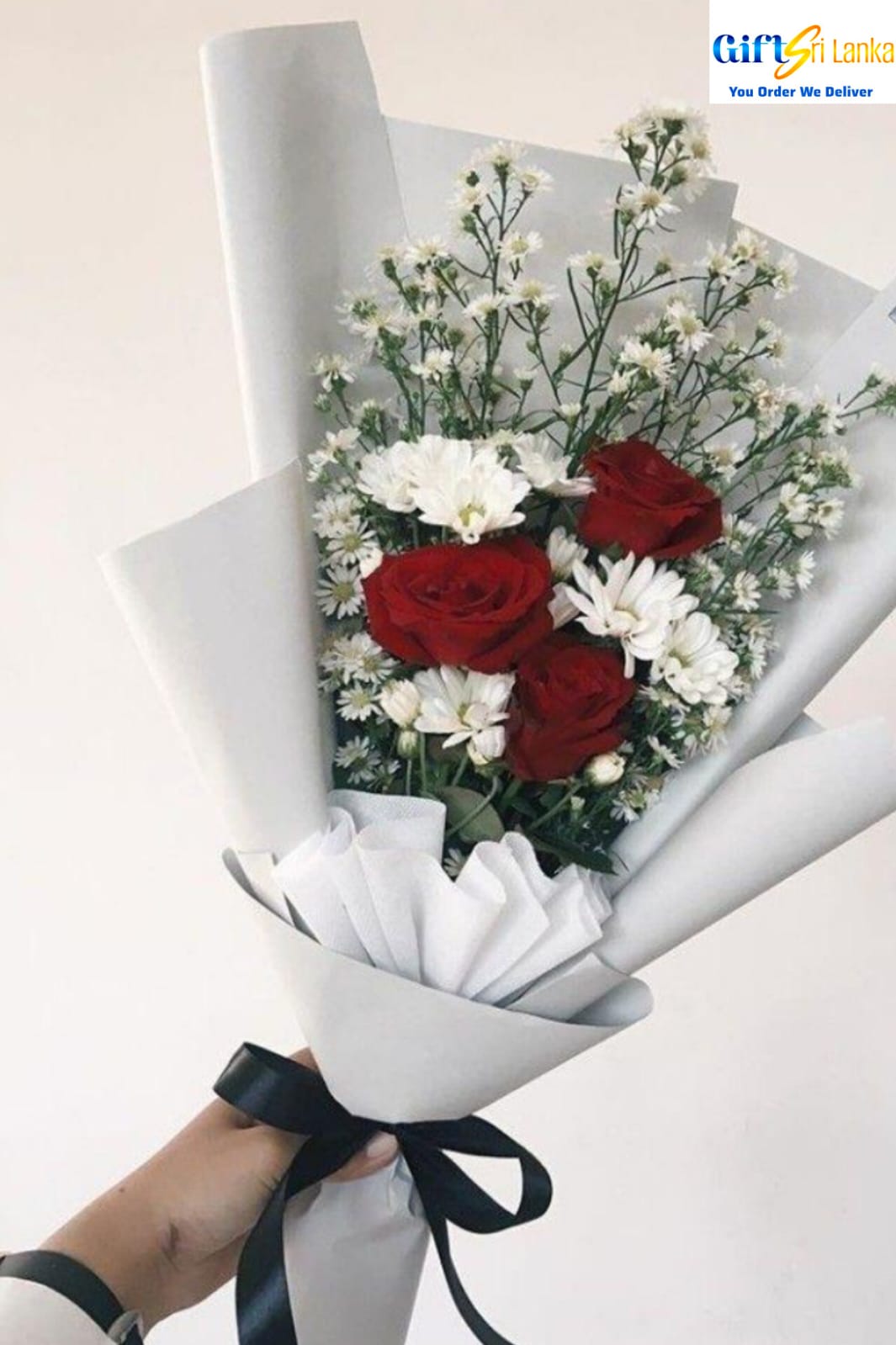 Elegant Red Rose & White Daisy Bouquet