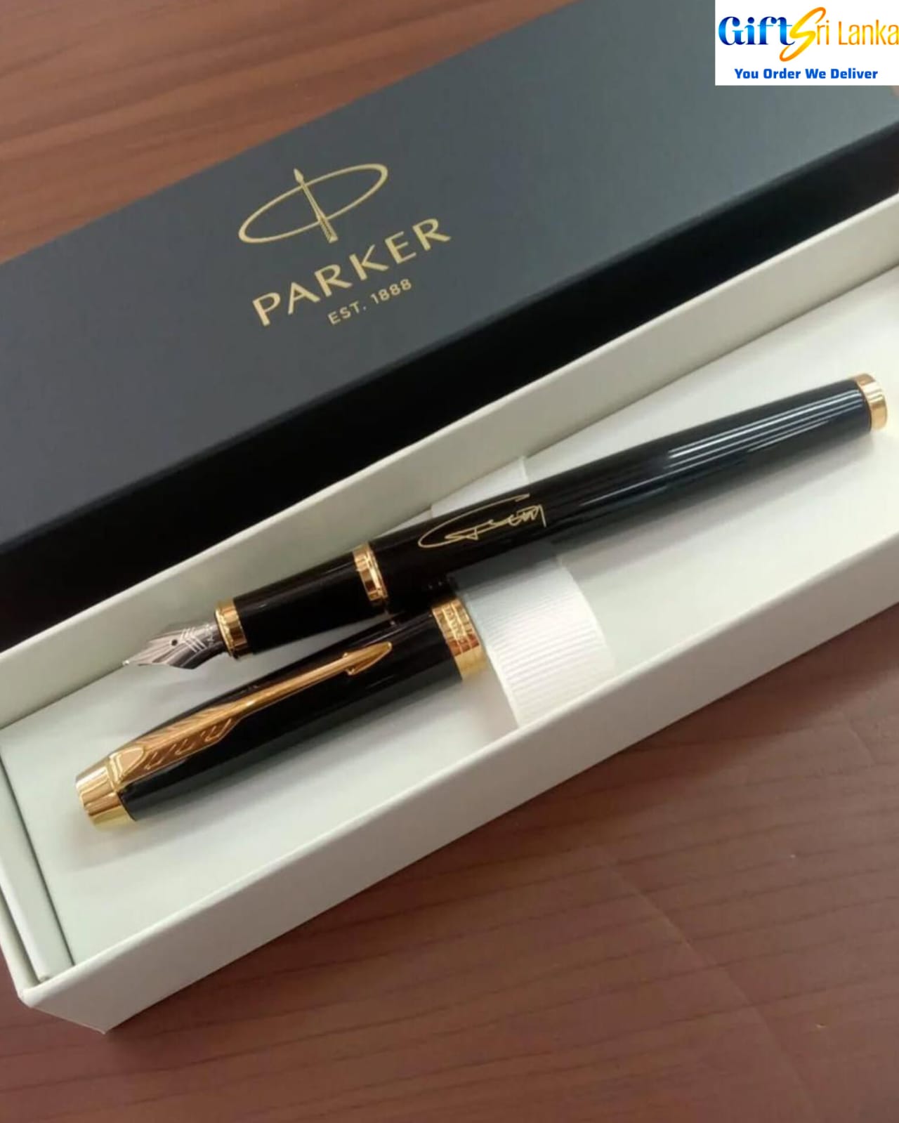Parker Premium Black & Gold Fountain Pen Gift Set